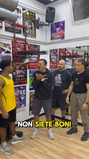 🥊 LA PERETTA VELOCE… FACILE, NO? 😂

Niccolò, Giancarlo & Adriano ci provano…
ma qualcosa non torna. 🤦‍♂️😂

Poi arriva il Maestro Alberto:

🗣️ «FERMI TUTTI! Ma che state facendo?!
NON LA SAPETE FARE!»

Silenzio.

🥊 «TRANQUILLI… NEMMENO IO!» 😂😂😂

Alla KB GYM magari non sappiamo fare la peretta veloce…
ma almeno siamo sinceri! 🤣

🔥 ORA TOCCA A TE! 🔥

#KBGym #Boxing #Pugilato #Boxe #BoxingTraining Coach PerettaVeloce VitaDaPalestra Roma OraToccaATe